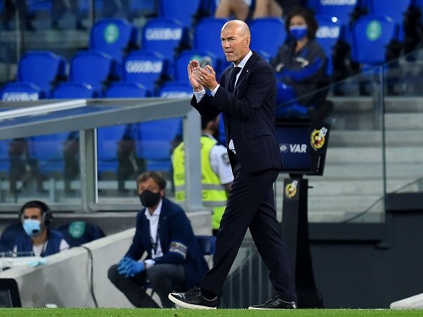 Zinedine Zidane Membantah Real Madrid Dibela Wasit Lagi