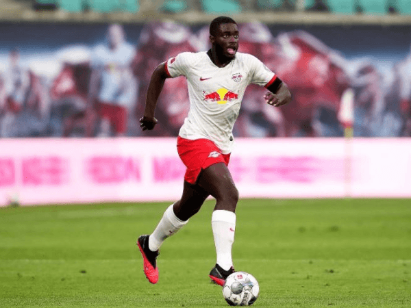 Dayot Upamecano Resmi Perpanjang Kontrak Bersama RB Leipzig