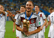 Benedikt Höwedes Resmi Umumkan Pensiun dari Sepakbola