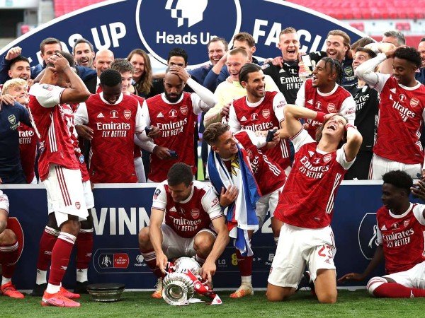 Aubameyang Jatuhkan Trofi Piala FA, Begini Respons Mikel Arteta