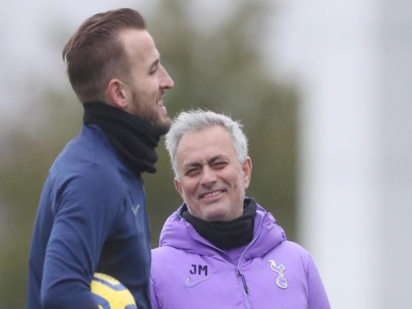 Van der Vaart Berharap Harry Kane Bertahan Bersama Mourinho di Tottenham