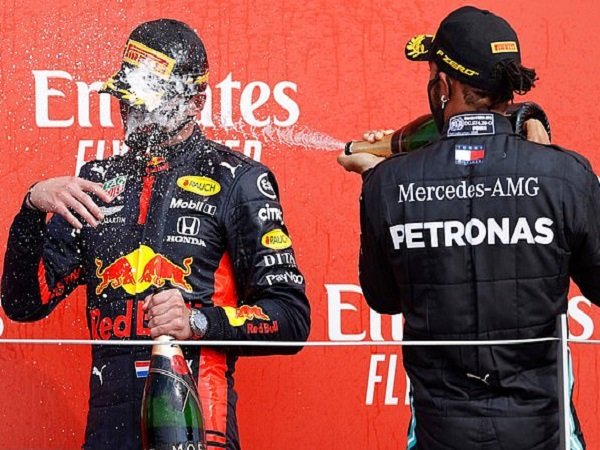 Hamilton Ucapkan Selamat ke Verstappen dan Red Bull