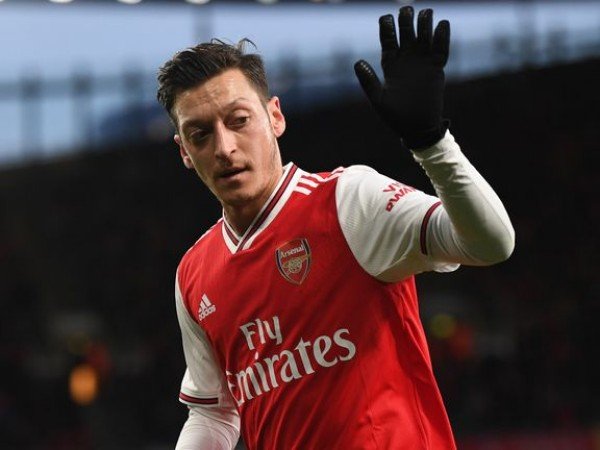 Mesut Ozil Pastikan Bertahan di Arsenal Sampai Kontraknya Berakhir
