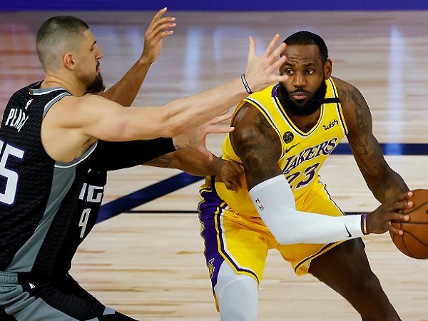 Kings Paksa Lakers Telan Kekalahan di Laga Terakhir