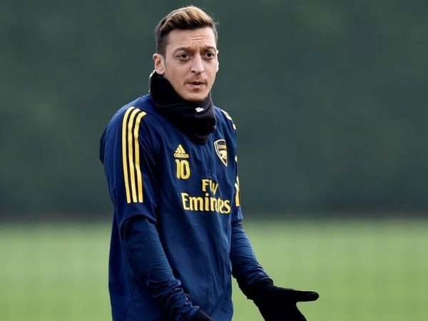 Mesut Ozil Kukuh Bertahan, Legenda Arsenal: Kenapa Tidak Pergi Saja?