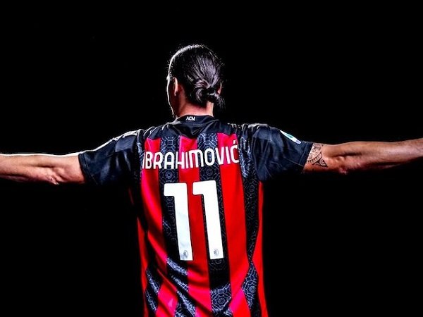 Ibrahimovic Resmi Kembali Kenakan No. 11 di Milan