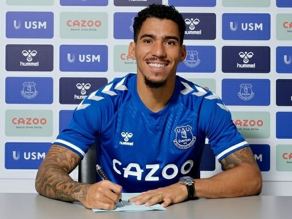 RESMI! Allan Gabung Everton dengan Durasi 3 Tahun