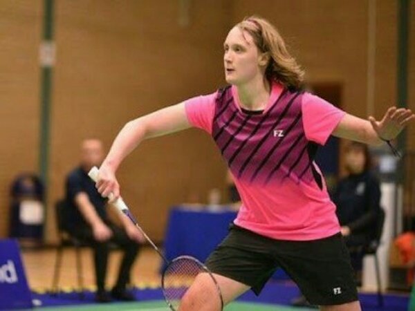 Holly Newall Berlatih di Akademi Badminton Eropa