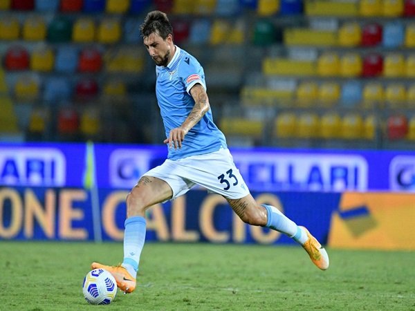Francesco Acerbi sepakati kontrak baru dengan Lazio