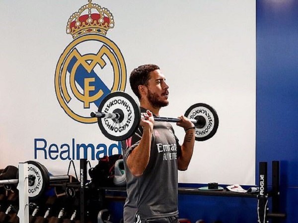 Gelandang Real Madrid, Eden Hazard sedang fokus latihan di gym. (Images: Real Madrid)