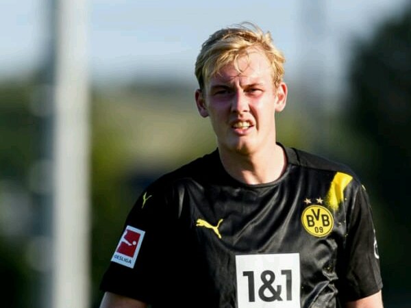 Borussia Dortmund tak ingin lepas Julian Brandt