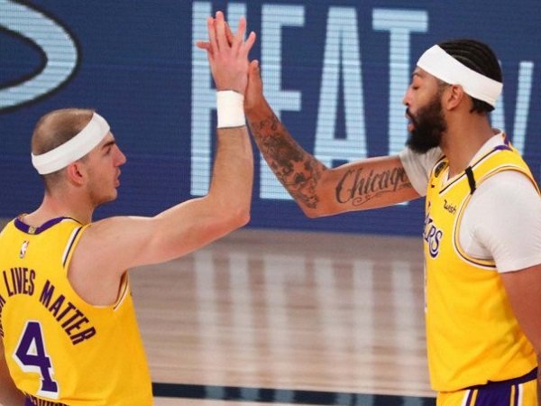 Pabesket Lakers, Anthony Davis (kanan) sedang melakukan selebrasi. (USATODAYSPORTS)