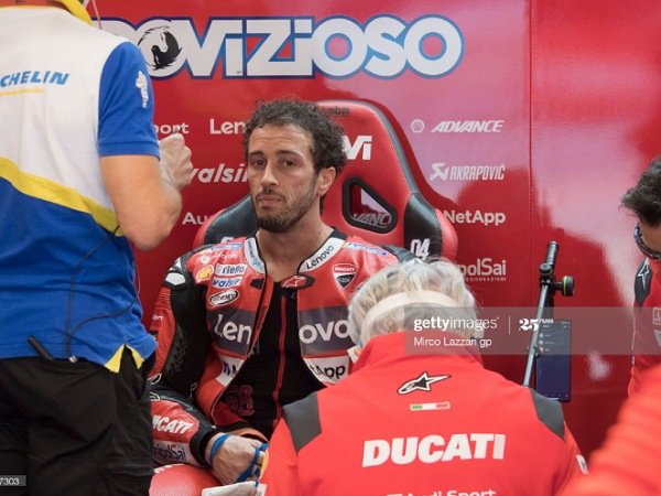 Andrea Dovizioso frustasi dengan permasalahan pengereman di motornya/Image: Getty