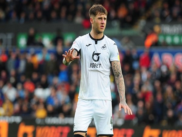 Tottenham menawarkan pemainnya demi gaet Rodon
