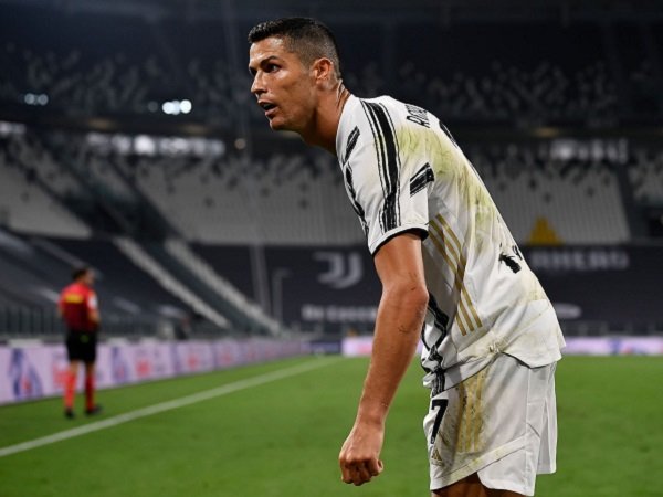Cristiano Ronaldo berpotensi didakwa karena melanggar protokol COVID-19.