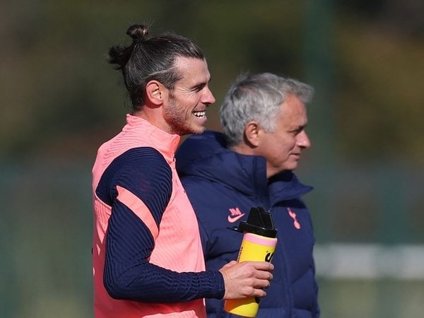 Gareth Bale dan Jose Mourinho di salah satu sesi latihan Tottenham Hotspur / via Getty Images