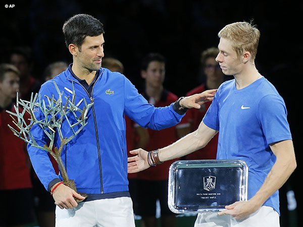 Novak Djokovic [kiri] akan berusaha mempertahankan gelar Paris Masters pada musim ini