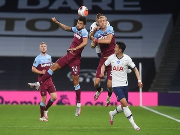 Tottenham saat melawan West Ham di musim 2019/20