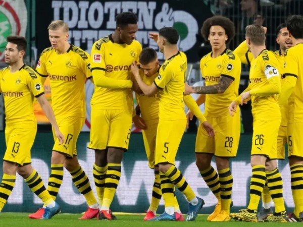 Borussia Dortmund Bisa Mainkan Lukasz Piszczek dan Tobias Raschl