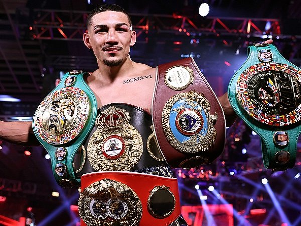 Teofimo Lopez berhasil menguasai kelas ringan. (Images: Getty)