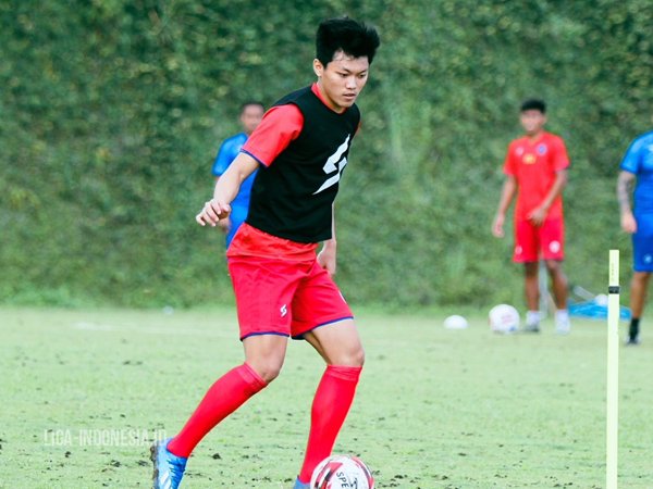 Manajemen Arema FC berencana memperpanjang kontrak Feby Eka Putra