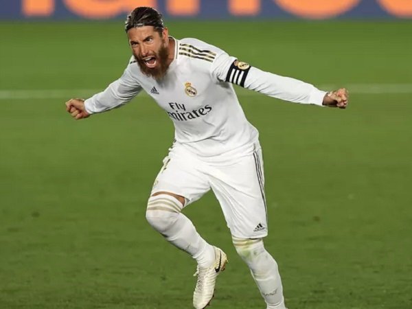 Bek Real Madrid, Sergio Ramos sedang melakukan selebrasi. (Images: Getty)