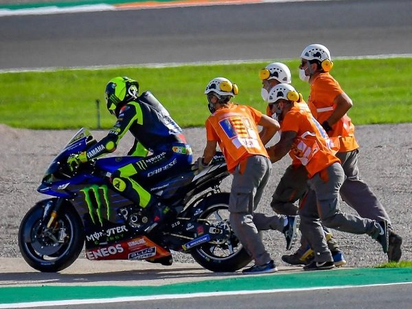 Valentino Rossi kecewa berat alami masalah motor di GP Eropa.