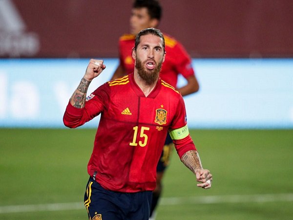 Sergio Ramos akan tetap bermain bagi timnas Spanyol.