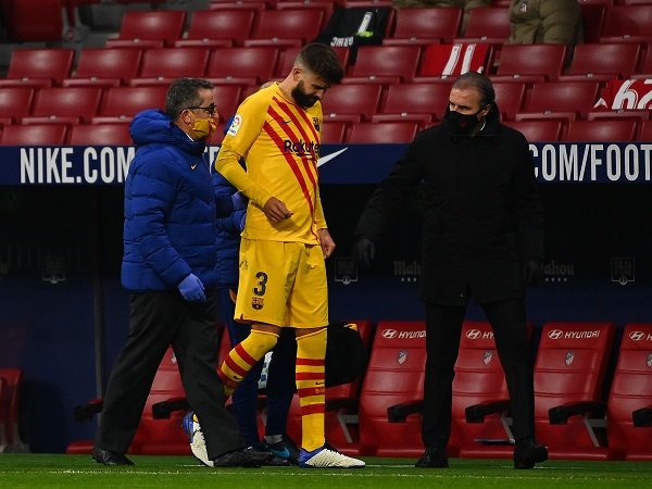 Gerard Pique alami cedera saat Barcelona hadapi Atletico Madrid.