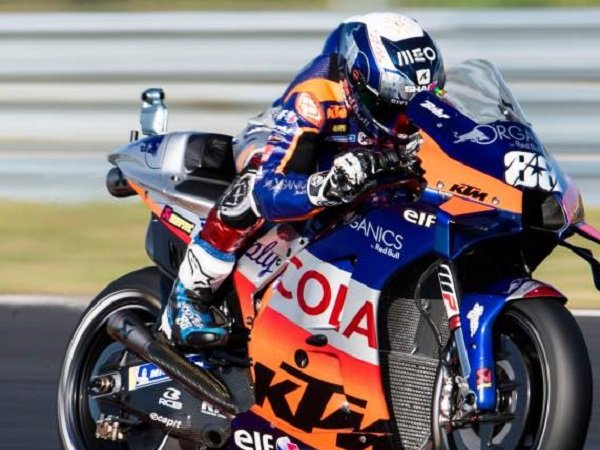 Pebalap KTM Tech 3, Miguel Oliveira meraih Hasil fantastis di MotoGP Portugal. (Images: Crash)