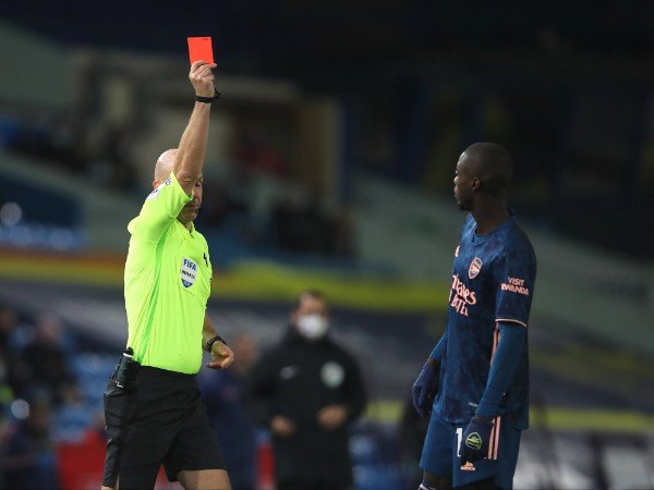 Kartu merah Nicolas Pepe membuat Arsenal gagal kembali ke tren positif di liga