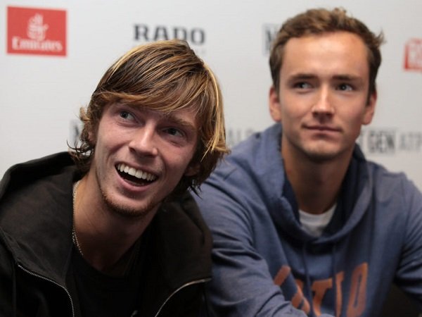 Andrey Rublev [kiri] dan Daniil Medvedev [kanan] wakili Rusia di ATP Finals 2020