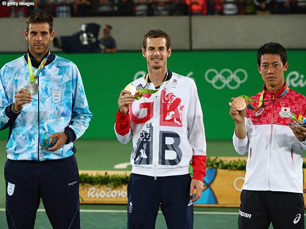 Andy Murray [tengah-tengah] ketika memenangkan medali emas Olimpiade di Rio de Janeiro tahun 2016