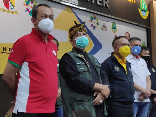 Bupati Bandung, Dadang M. Naser mendampingi Menpora dan PSSI memantau Si Jalak Harupat
