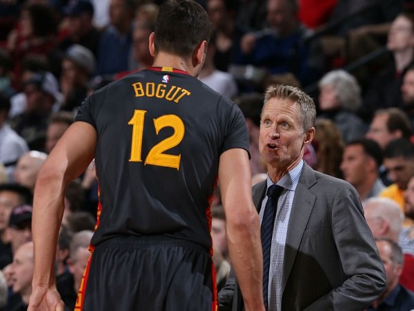 Steve Kerr apresiasi kerja keras Andrew Bogut selama aktif jadi pemain basket profesional.