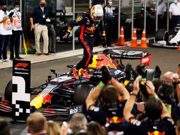 Bos Red Bull, Christian Horner senang dengan keberhasilan Max Verstappen juarai F1 GP Abu Dhabi.