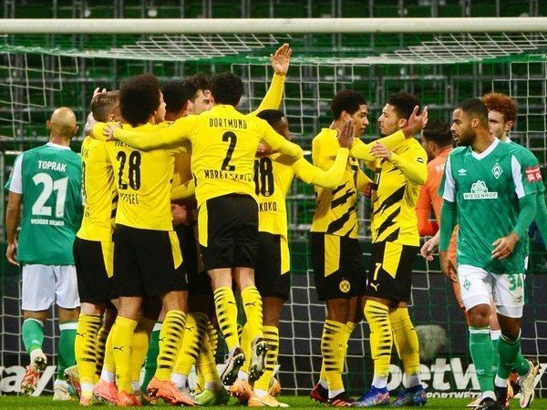 Borussia Dortmund Raih Kemenangan Perdana Bersama Edin Terzic