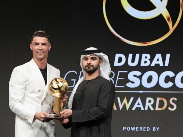 Cristiano Ronaldo Ucapkan Terima Kasih Usai Terima Penghargaan di Dubai
