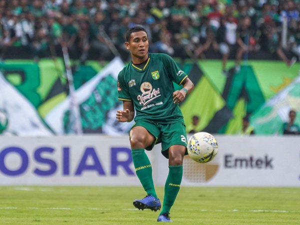 Pemain Persebaya Surabaya, M. Syaifuddin melatih di SSB Aston Villa