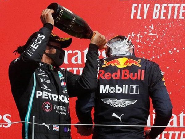 Max Verstappen berpotensi kalahkan Lewis Hamilton andai kendarai mobil yang lebih kencang.