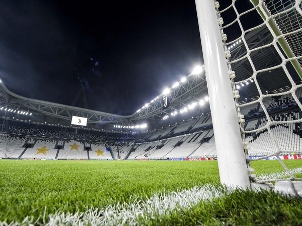 Liga Italia dipastikan masih akan digelar secara tertutup setelah Menpora Italia menegaskan belum mau membuka stadion untuk umum / via EPA