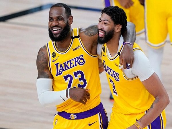 Anthony Davis tak terkejut lihat performa garang LeBron James di usia 36 tahun.