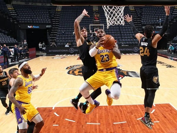 Los Angeles Lakers menang dua kali di markas Memphis Grizzlies.
