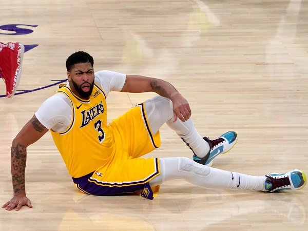 Anthony Davis keluhkan pertahanan Lakers yang belum kokoh sejauh ini.