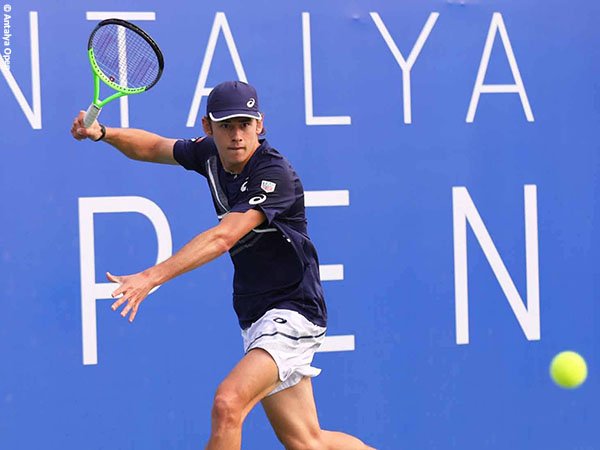 Alex De Minaur melaju ke perempatfinal Antalya Open 2021