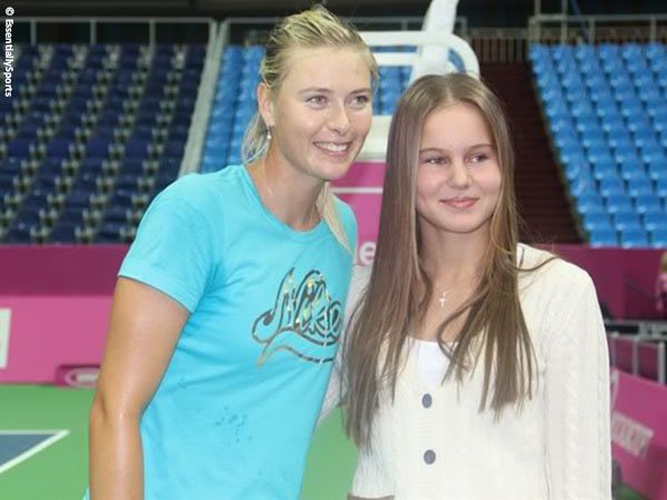 Veronika Kudermetova [kanan] kagumi Maria Sharapova [kiri] dan Khabib Nurmagomedov