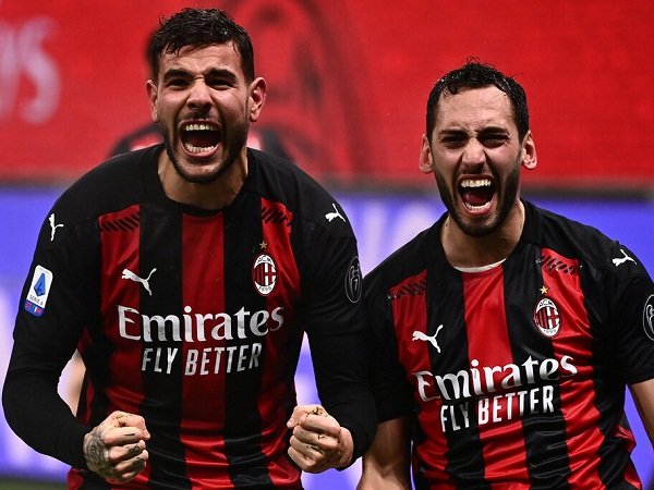 Duo Milan Theo Hernandez dan Hakan Calhanoglu