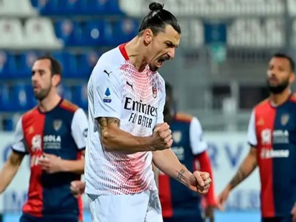 Pelatih Cagliari menyebut jika sosok Zlatan Ibrahimovic menjadi salah satu penyebab utama mengapa timnya harus keok dari AC Milan / via EPA