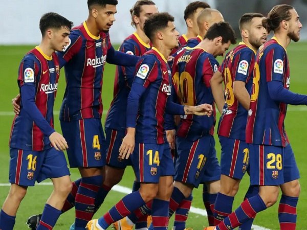 Pemain Barcelona sedang melakukan selebrasi. (Images: AFP)