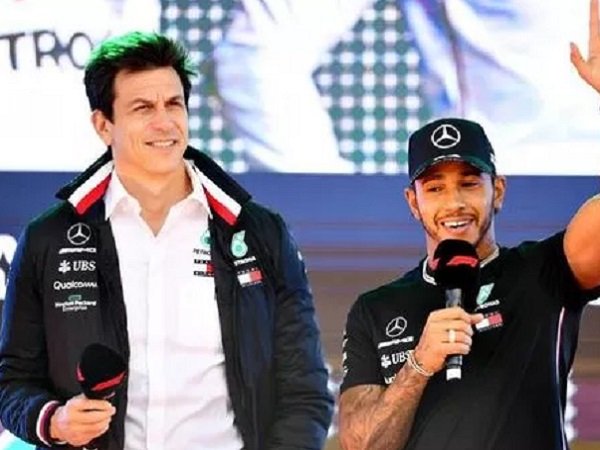 Bos Mercedes, Toto Wolff bersama Lewis Hamilton. (Images: Getty)